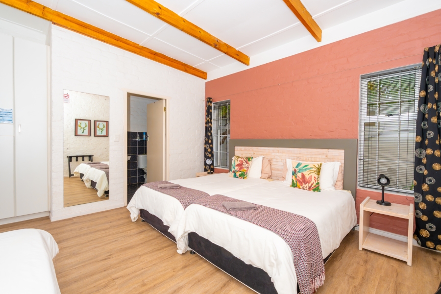 6 Bedroom Property for Sale in Middedorp Western Cape